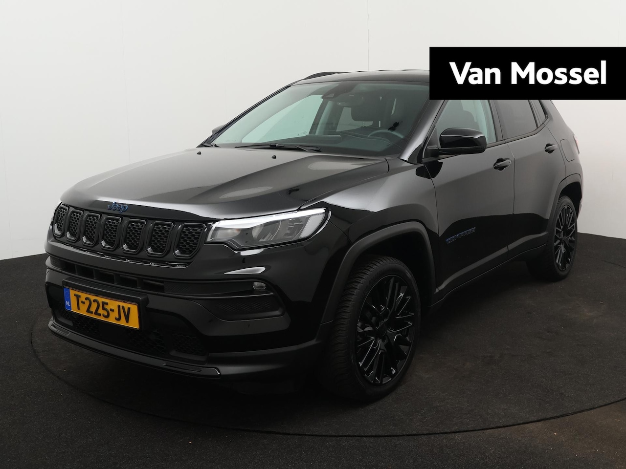 Jeep Compass - 4xe 190 Plug-in Hybrid Electric Night Eagle | Winter pack | Parkeer camera | 19" Black glo - AutoWereld.nl