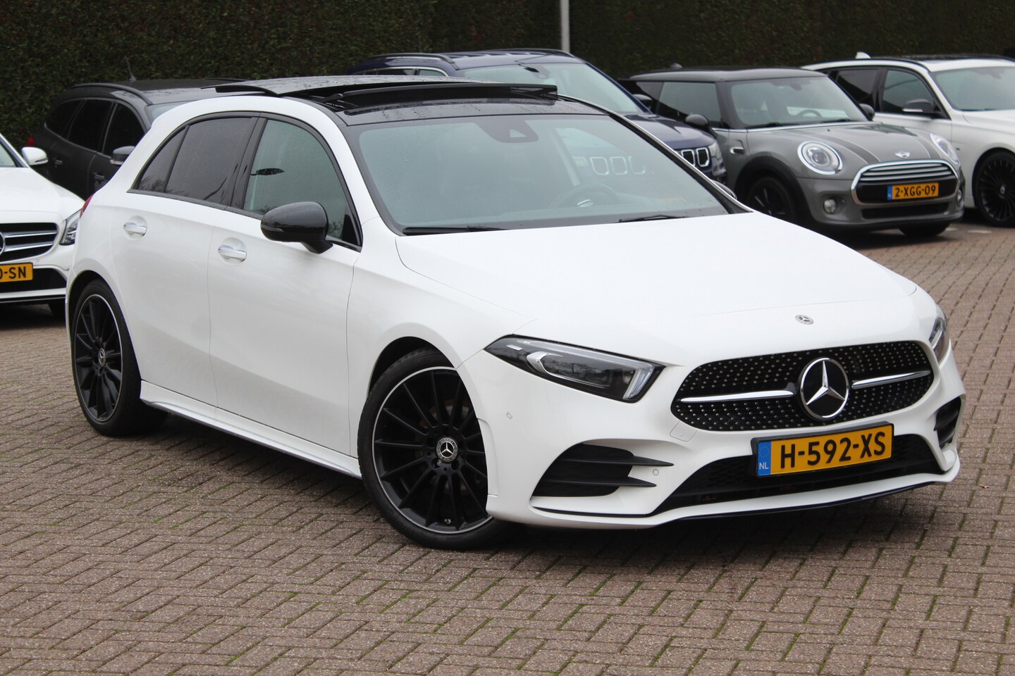 Mercedes-Benz A-klasse - 200 Launch Edition Premium Plus AMG / Panoramadak / Camera / Sfeerverlichting / Memory sea - AutoWereld.nl