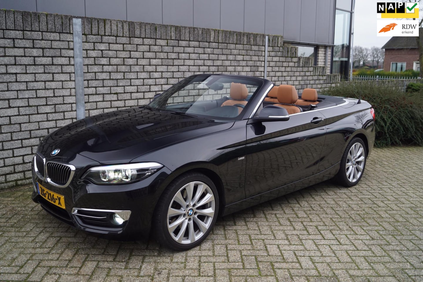 BMW 2-serie Cabrio - 220i High Executive Autom Leder Sportst Stoelverw Navi Camera Clima 2x PDC Cruise LMV 18 A - AutoWereld.nl