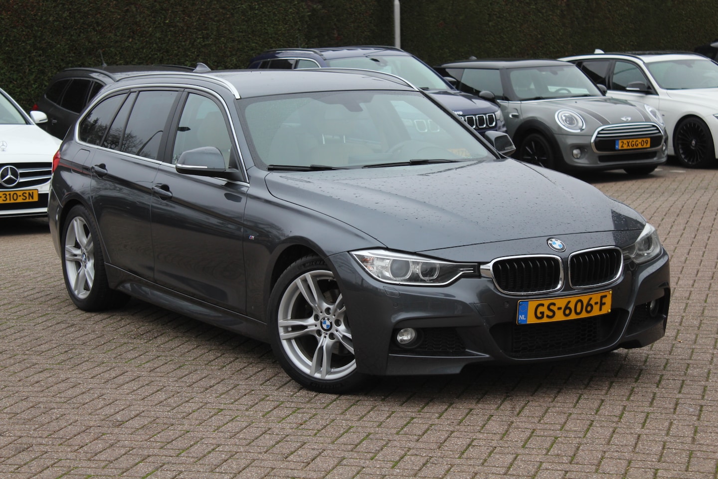 BMW 3-serie Touring - 320i High Exe. M Sport / Leder / Navigatie / Parkeerhulp V+A / Stoelverwarming / Cruise Co - AutoWereld.nl