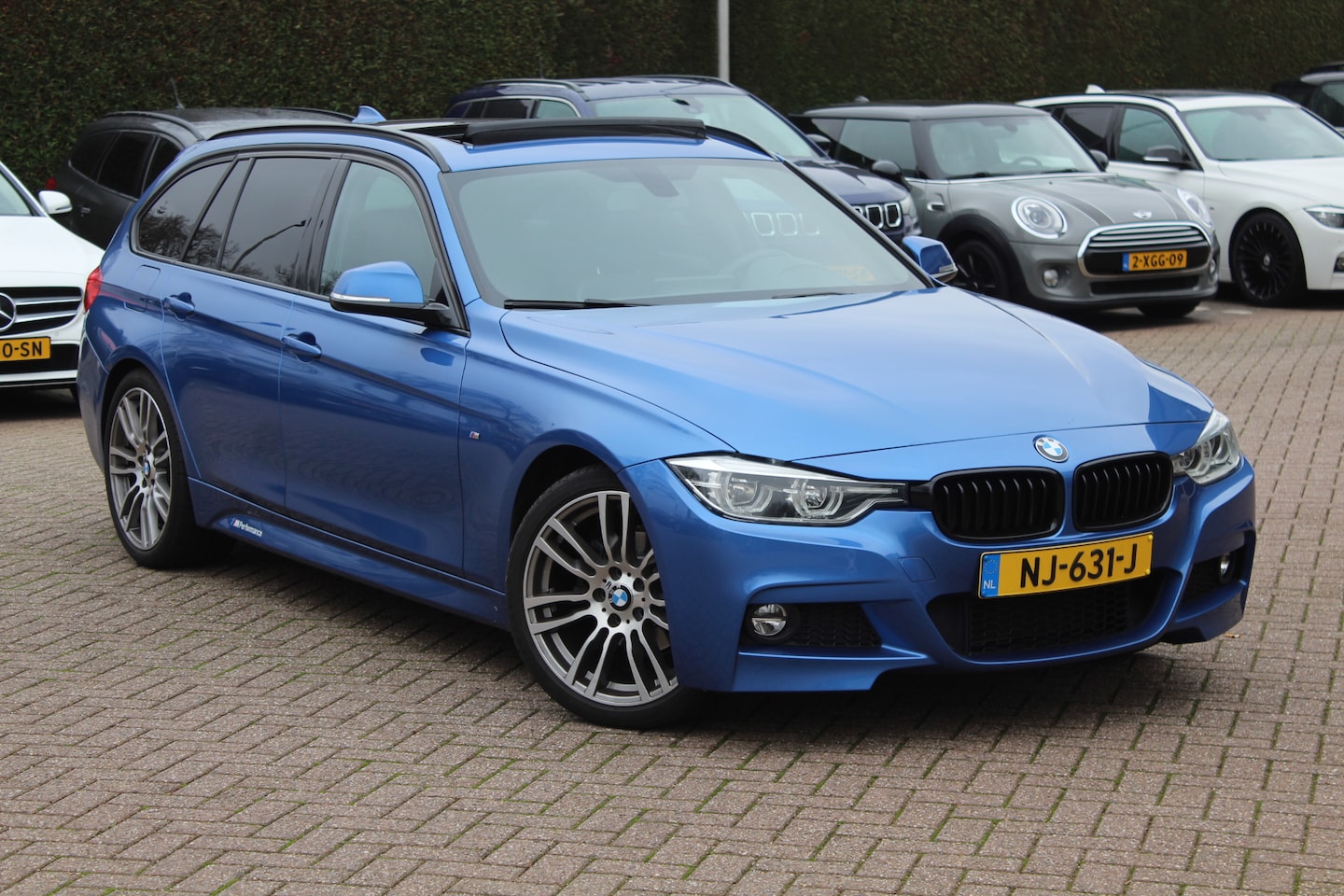 BMW 3-serie Touring - 320i Centennial High Exe. M sport / Panoramadak / Leder / 18'' / Sportstoelen / Navigatie - AutoWereld.nl