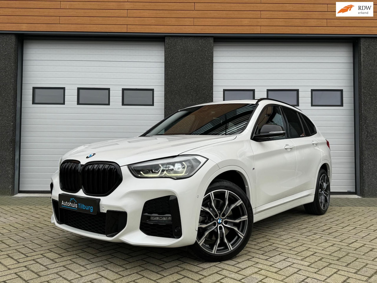 BMW X1 - SDrive20i 192PK LCI M-Sport Pano Navi HUD - AutoWereld.nl