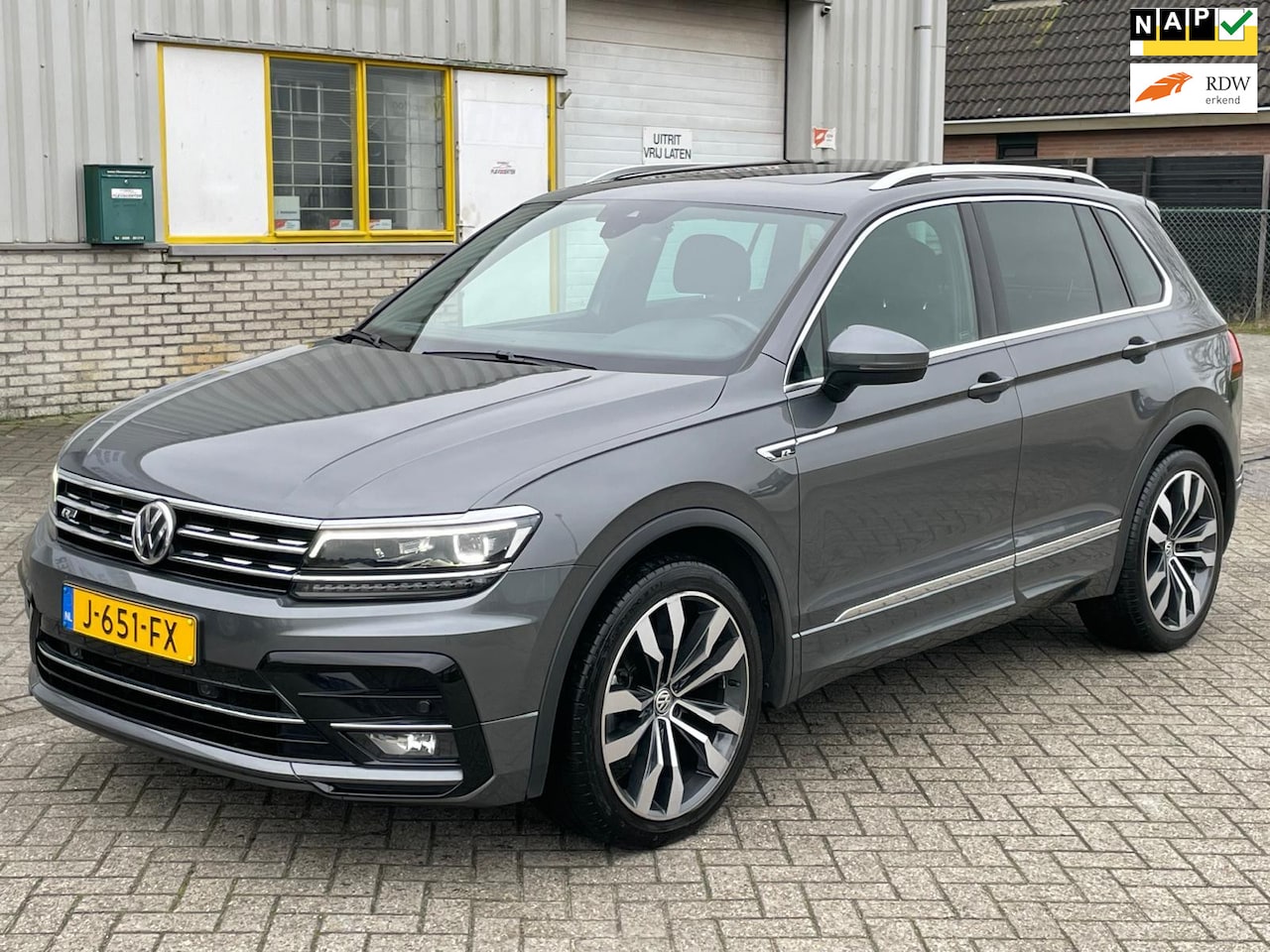 Volkswagen Tiguan - 1.5 TSI 150 PK AUT Bj 2020 High R-Line Sport 1e Eig Navi Virtual Display Leder Xenon Led K - AutoWereld.nl