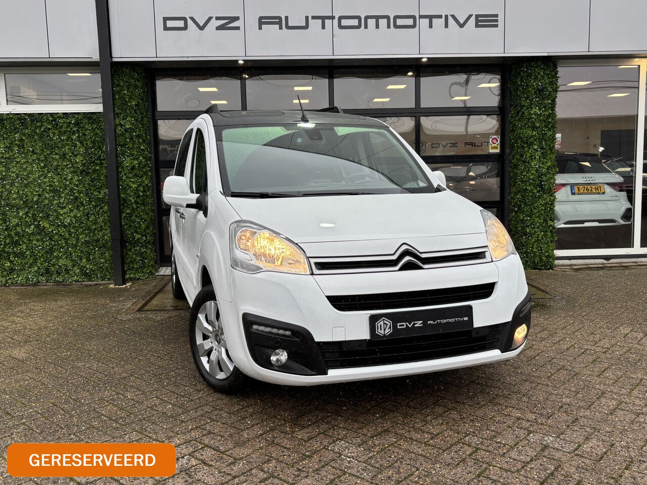 Citroën Berlingo - 1.2 PT 110PK Selection | Pano | Camera | Navi | Trekhaak - AutoWereld.nl