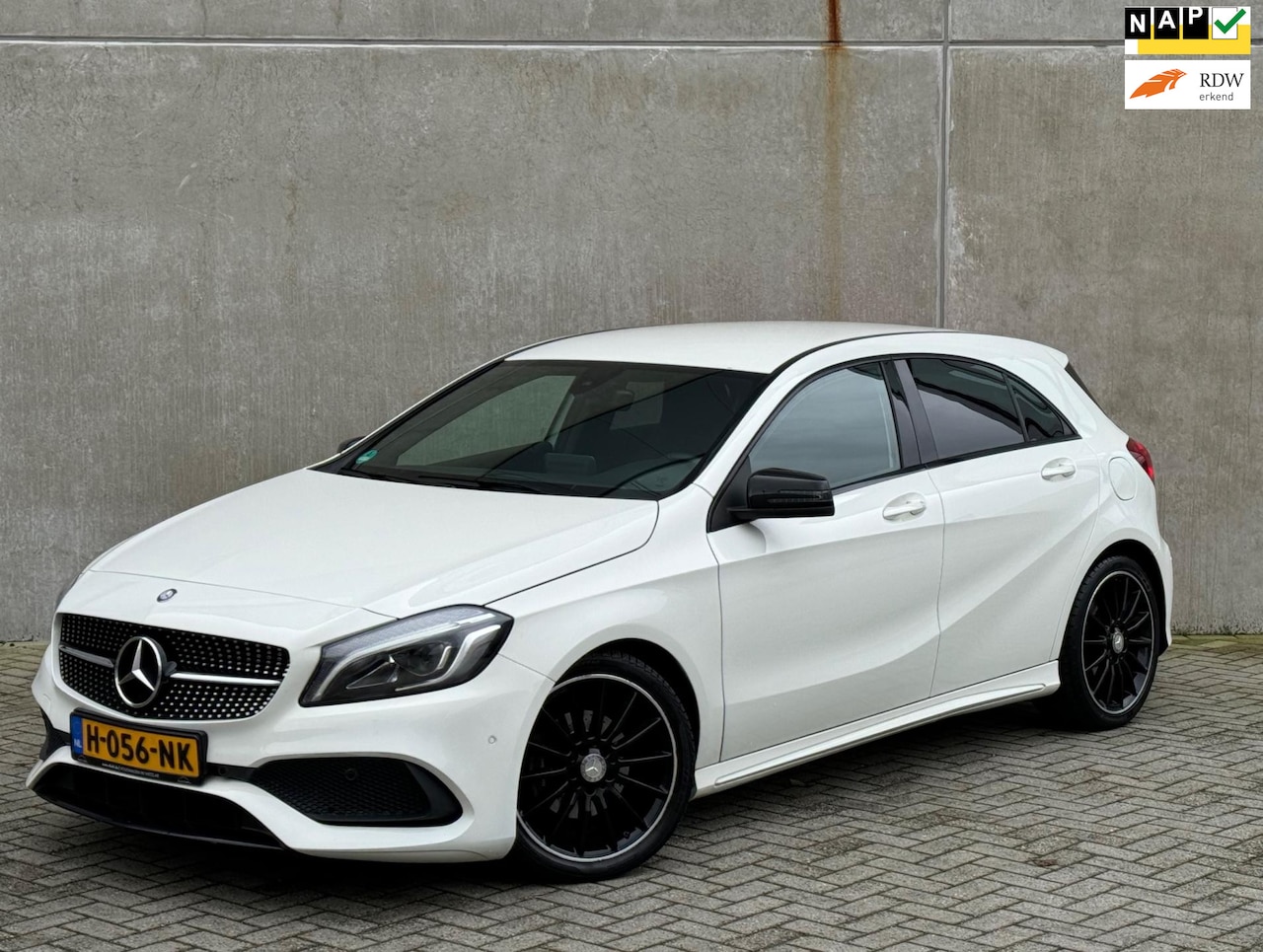 Mercedes-Benz A-klasse - 180 1.6 AMG-Line 2015 Wit LED|CARPLAY - AutoWereld.nl