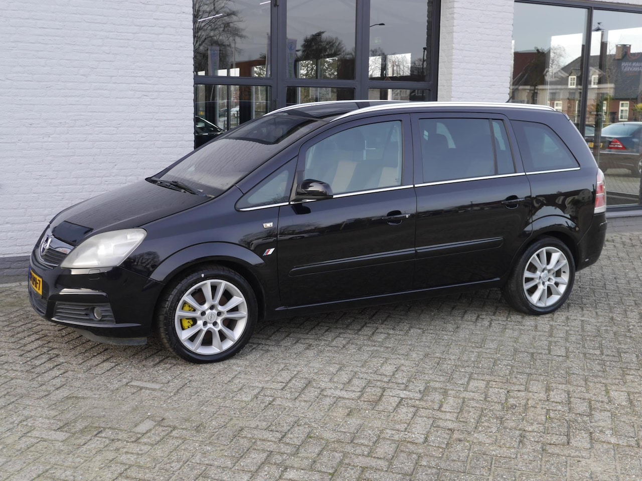 Opel Zafira - 2.0 Turbo Executive AIRCO 200PK 7 PERSOONS - AutoWereld.nl