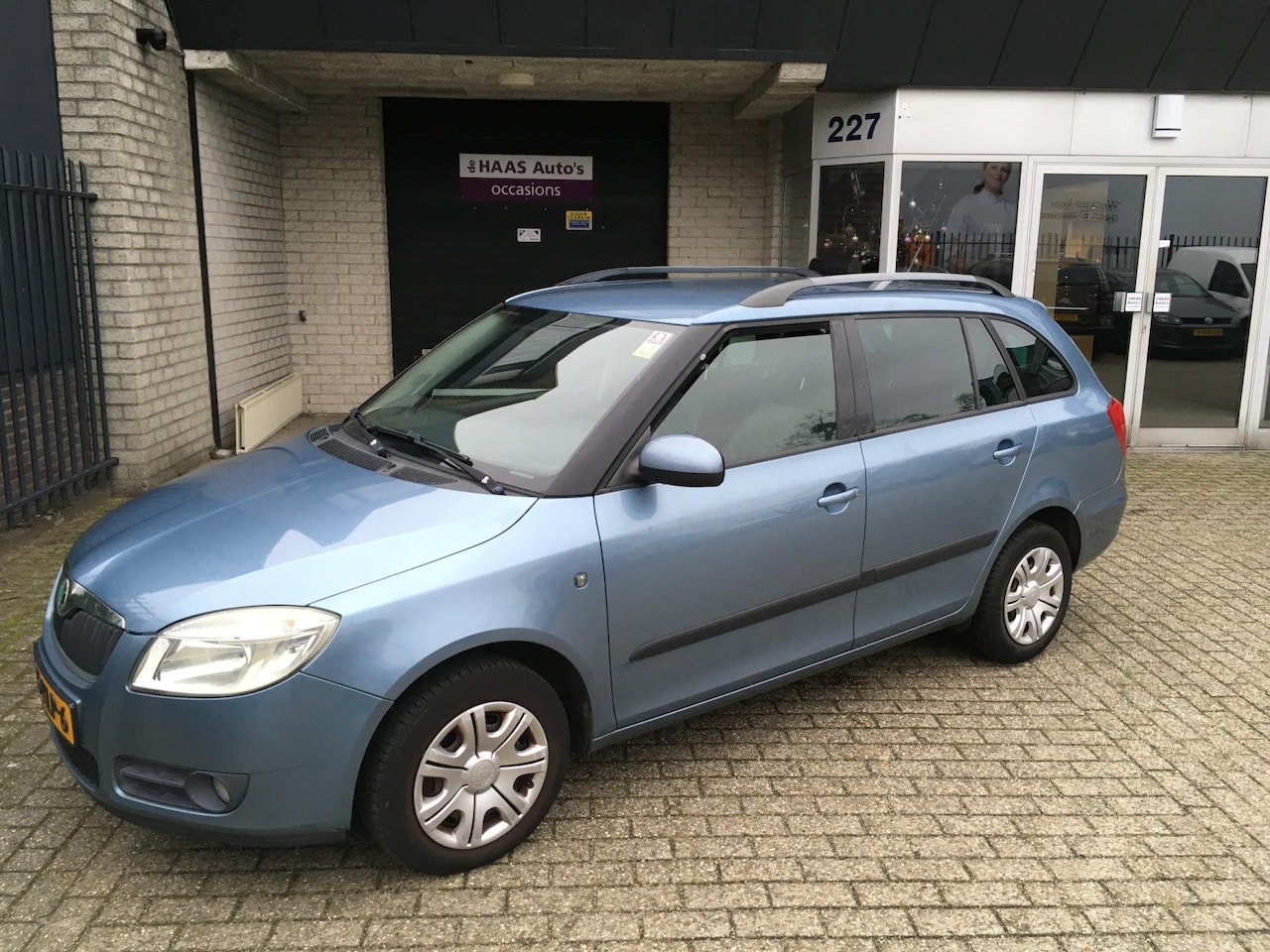 Skoda Fabia Combi - 1.6-16V Tour / AIRCO / METALLIC / TREKHAAK / APK NOVEMBER 2025 - AutoWereld.nl