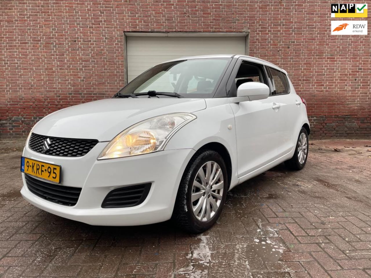 Suzuki Swift - 1.2 Bandit EASSS LMV AIRCO STOELVERWARMING CRUISE - AutoWereld.nl