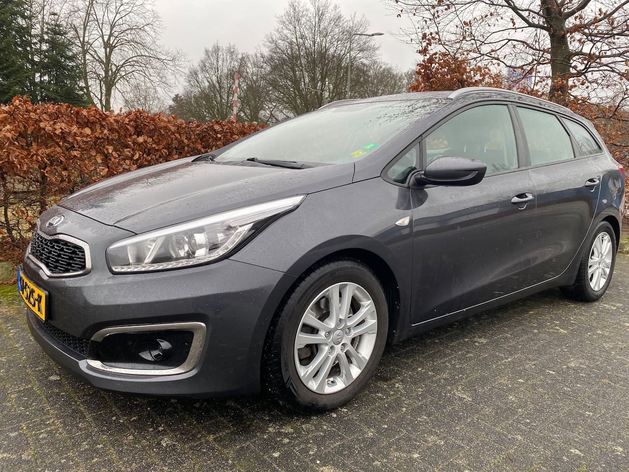 Kia Cee'd Sportswagon - 1.6 GDI First Edition (Trekhaak, Navigatie) - AutoWereld.nl