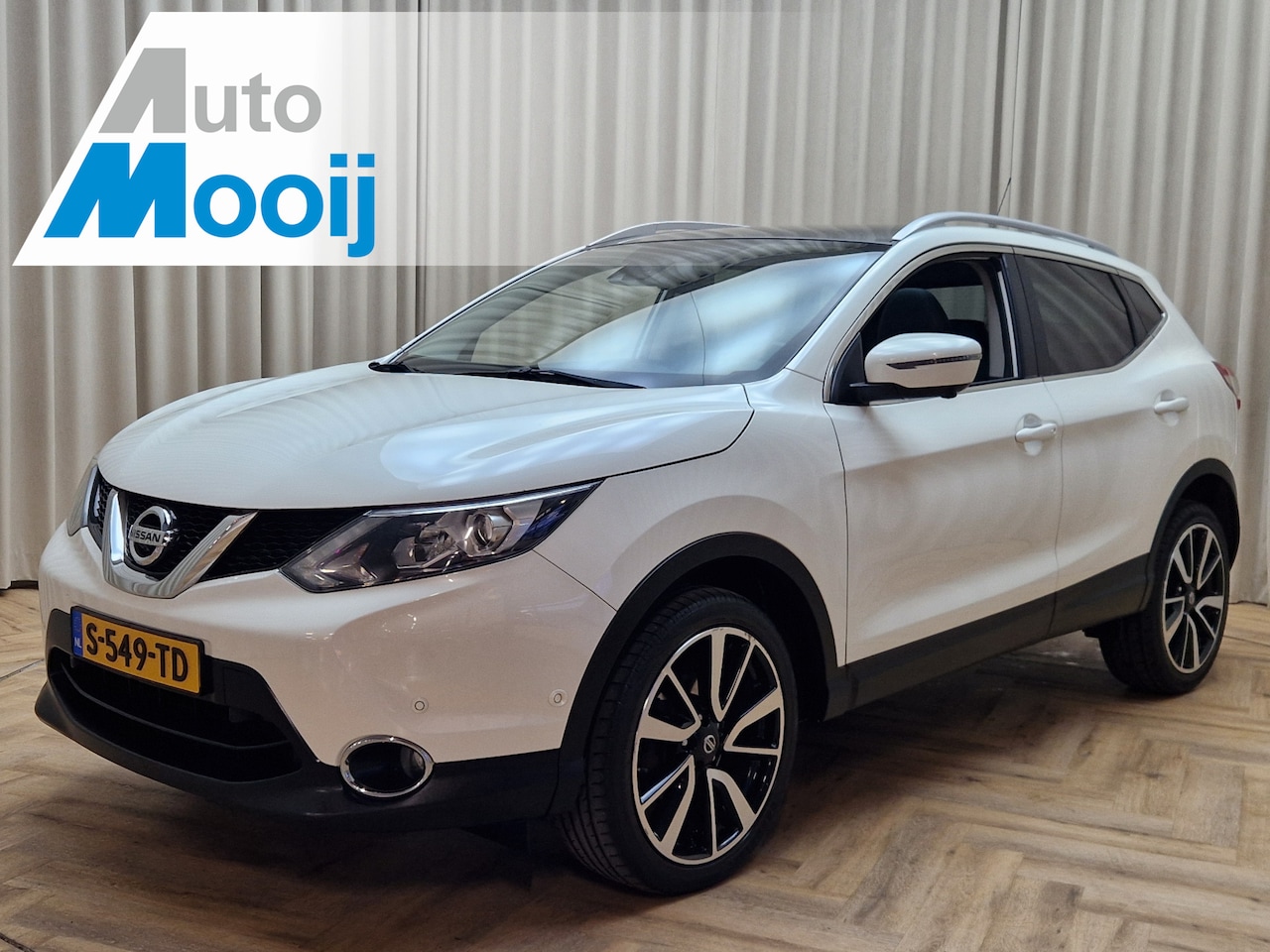 Nissan Qashqai - 1.6 *Panoramadak* 360 Camera / 1/2 Leder / Xenon / Keyless / Navigatie / Cruise / ECC Clim - AutoWereld.nl