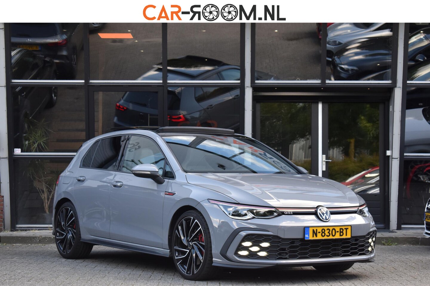 Volkswagen Golf - 2.0 TSI GTI Pano StoelKL H&K IQ Lane ACC Camera - AutoWereld.nl