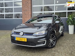 Volkswagen Golf - 1.4 TSI GTE Panoramadak |Keyless |Navi |Nap