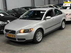 Volvo S40 - 1.8 Kinetic Nieuwe APK NAP Trekhaak