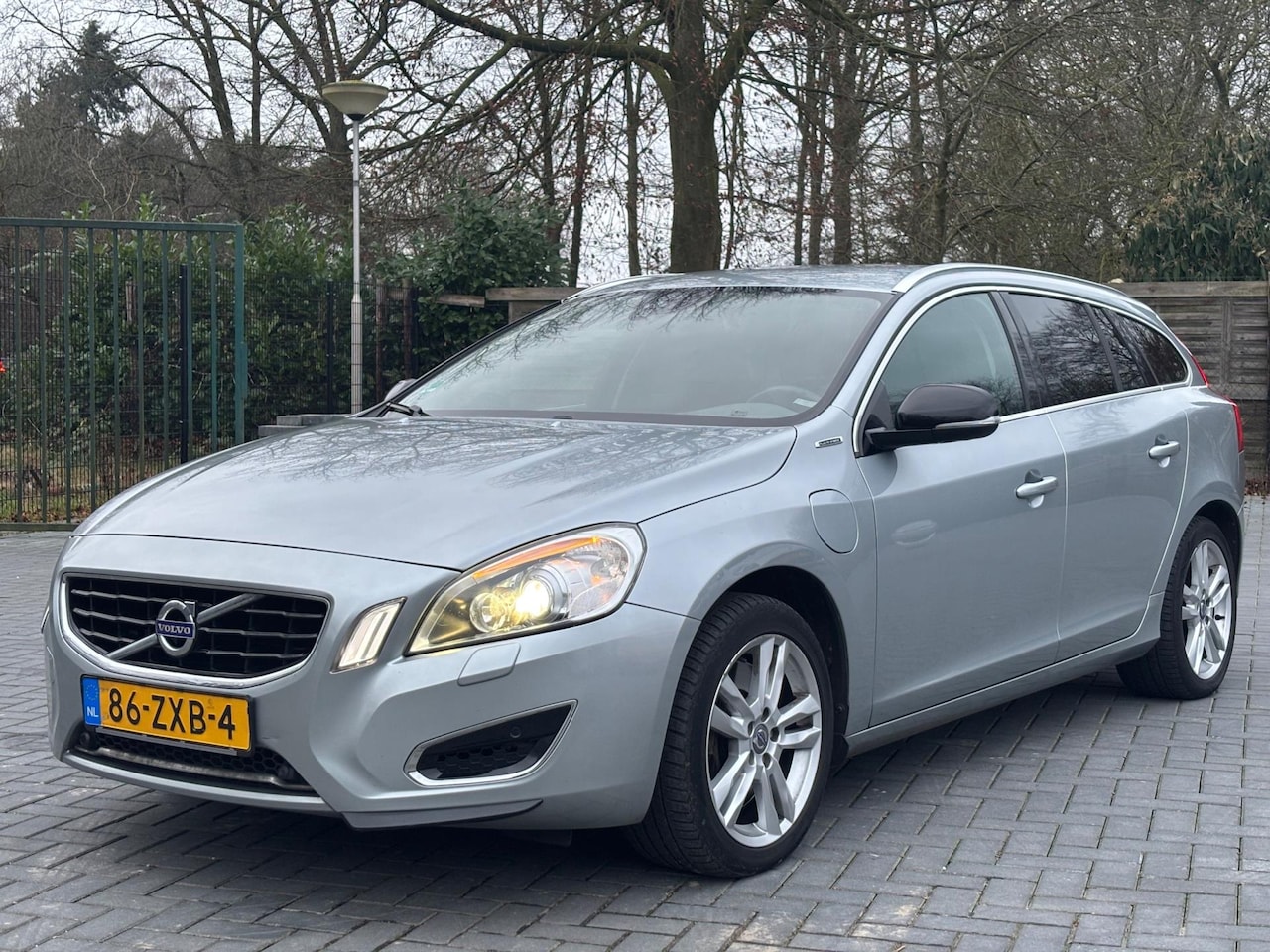 Volvo V60 - 2.4 D6 AWD Plug-In Hybrid Summum/Airco/Leer/R-line - AutoWereld.nl