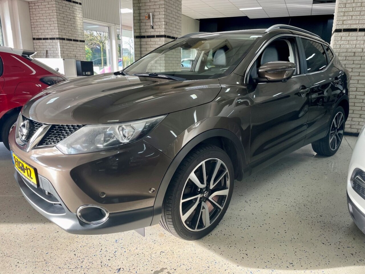 Nissan Qashqai - 1.2 Tekna Panorama Dak Leder 360 Parkeerhulp Keyless - AutoWereld.nl