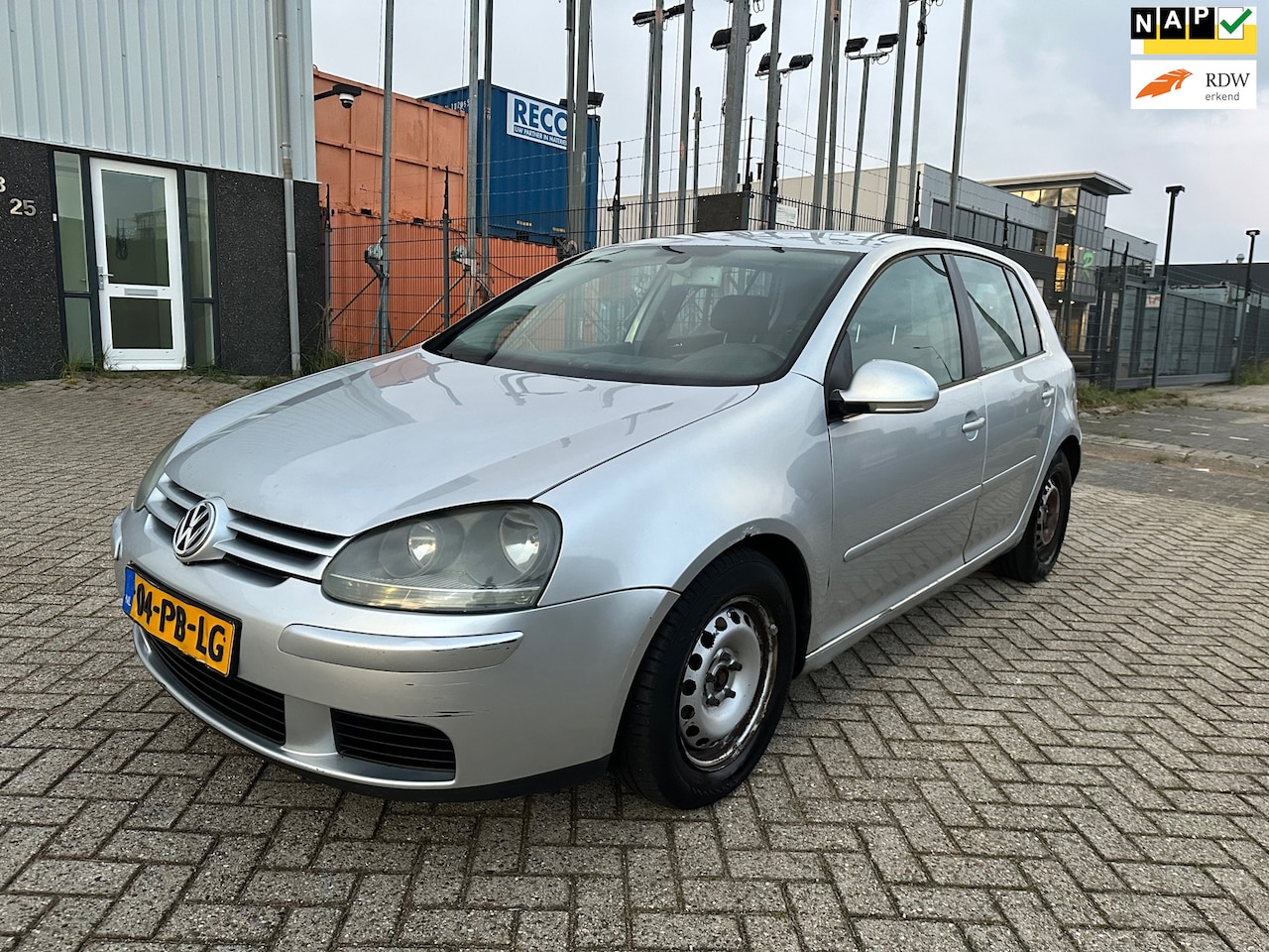 Volkswagen Golf - 1.6 FSI Sportline 2004 ZILVER 5 DEURS - AutoWereld.nl