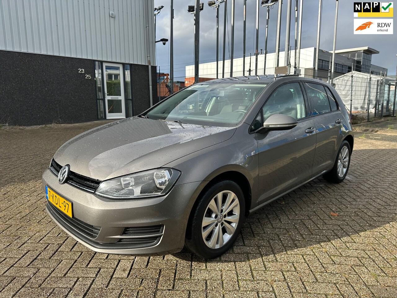 Volkswagen Golf - 1.6 TDI Comfortline DSG 2013 PANO - AutoWereld.nl