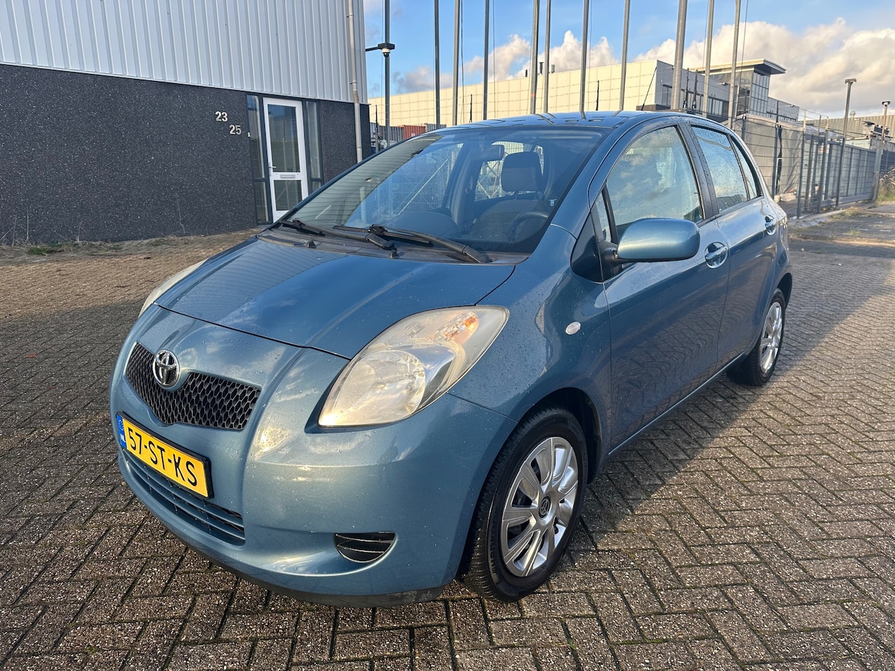 Toyota Yaris - 1.3 VVTi Automaat 2006 AIRCO BLAUW - AutoWereld.nl