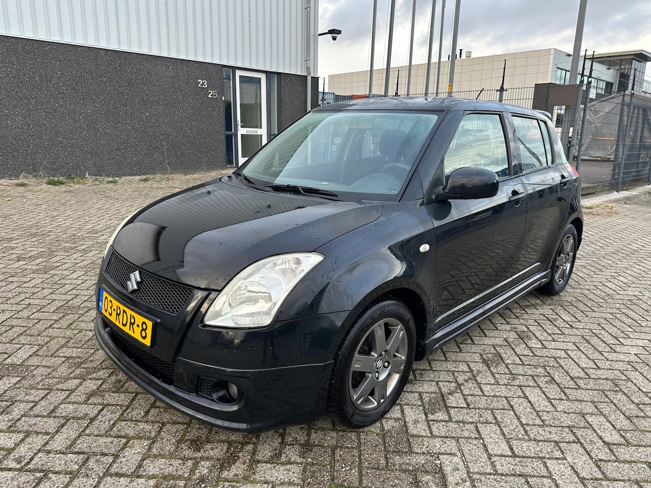 Suzuki Swift - 1.3 GLS AIRCO NAVI 2006 ZWART KEYLESS - AutoWereld.nl