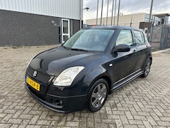 Suzuki Swift - 1.3 GLS AIRCO NAVI 2006 ZWART KEYLESS