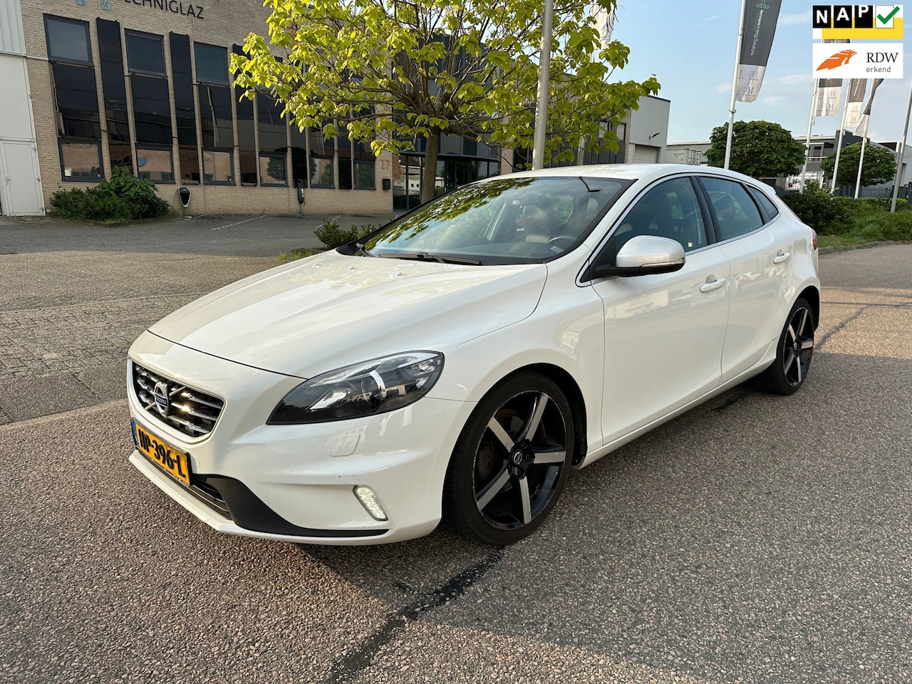 Volvo V40 - 2.0 D2 R-Design Business 2015 - AutoWereld.nl