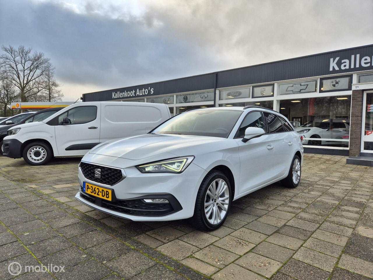 Seat Leon Sportstourer - 1.5 eTSI Automaat, Business Intense - AutoWereld.nl