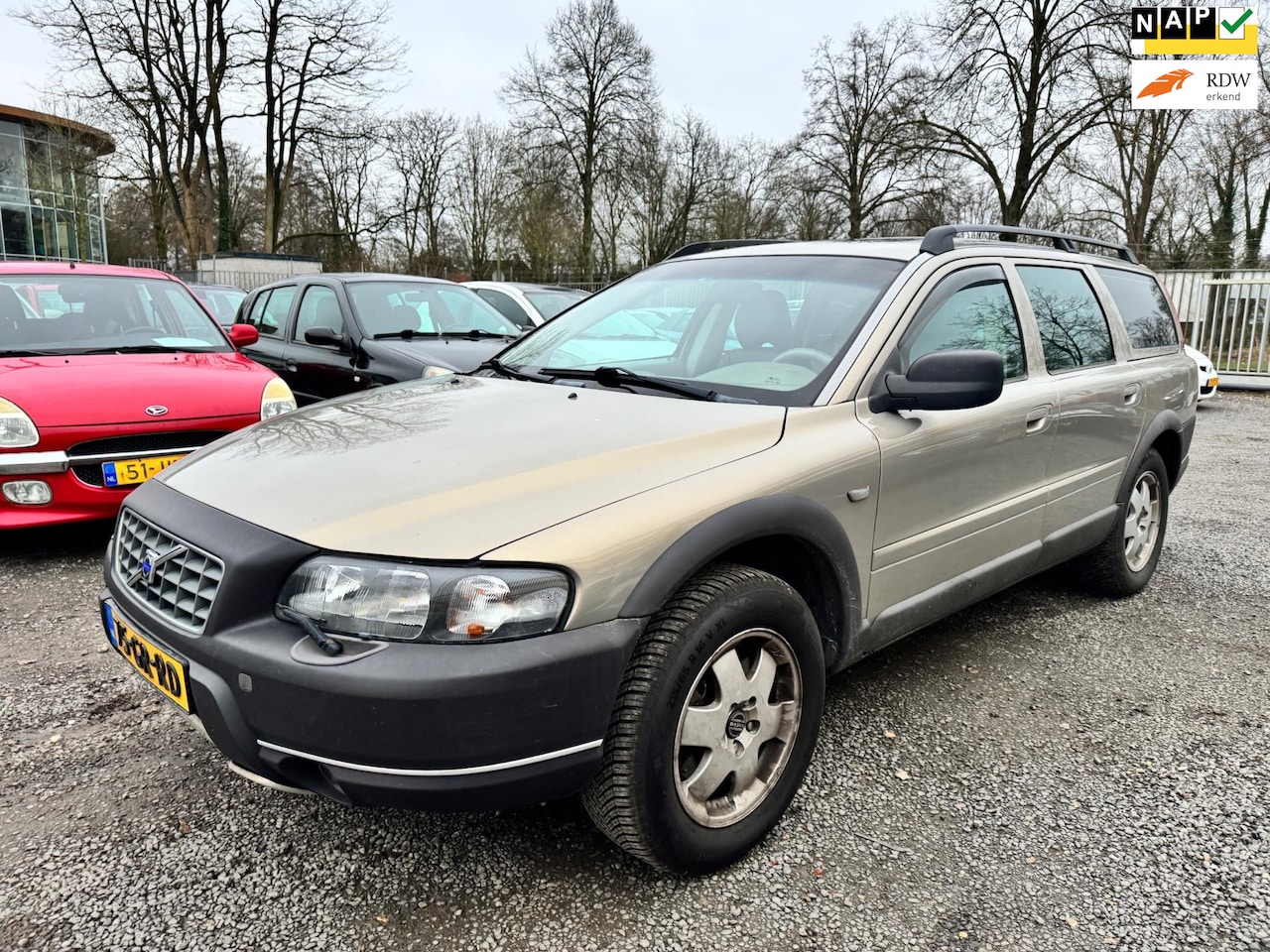 Volvo V70 Cross Country - 2.4 T Comfort Line/AWD/AUT/SCHUIFDAK/LEDER/APK 03-01-2026 - AutoWereld.nl