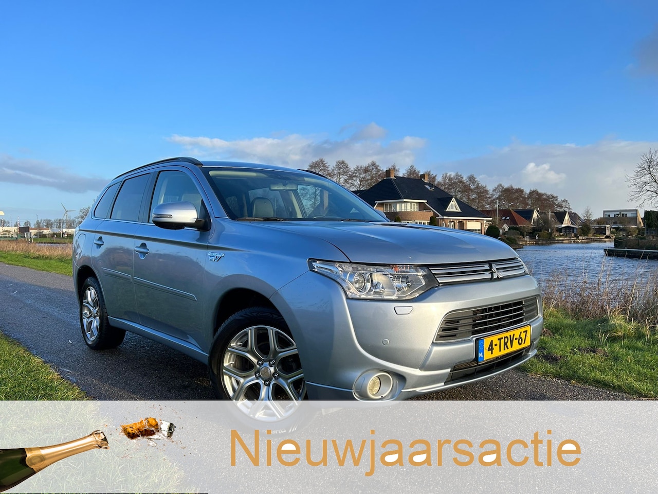 Mitsubishi Outlander - 2.0 PHEV Instyle Leer / Schuifdak / Trekhaak / Camera - AutoWereld.nl