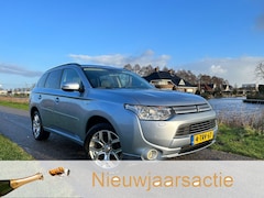 Mitsubishi Outlander - 2.0 PHEV Instyle Leer / Schuifdak / Trekhaak / Camera