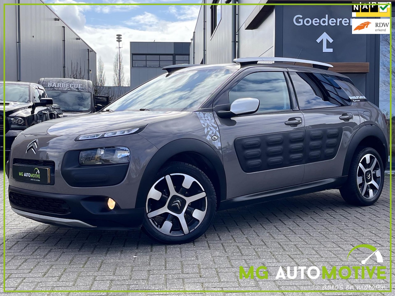 Citroën C4 Cactus - 1.2 PureTech Rip Curl | Navi | Panorama | NL auto | NAP - AutoWereld.nl