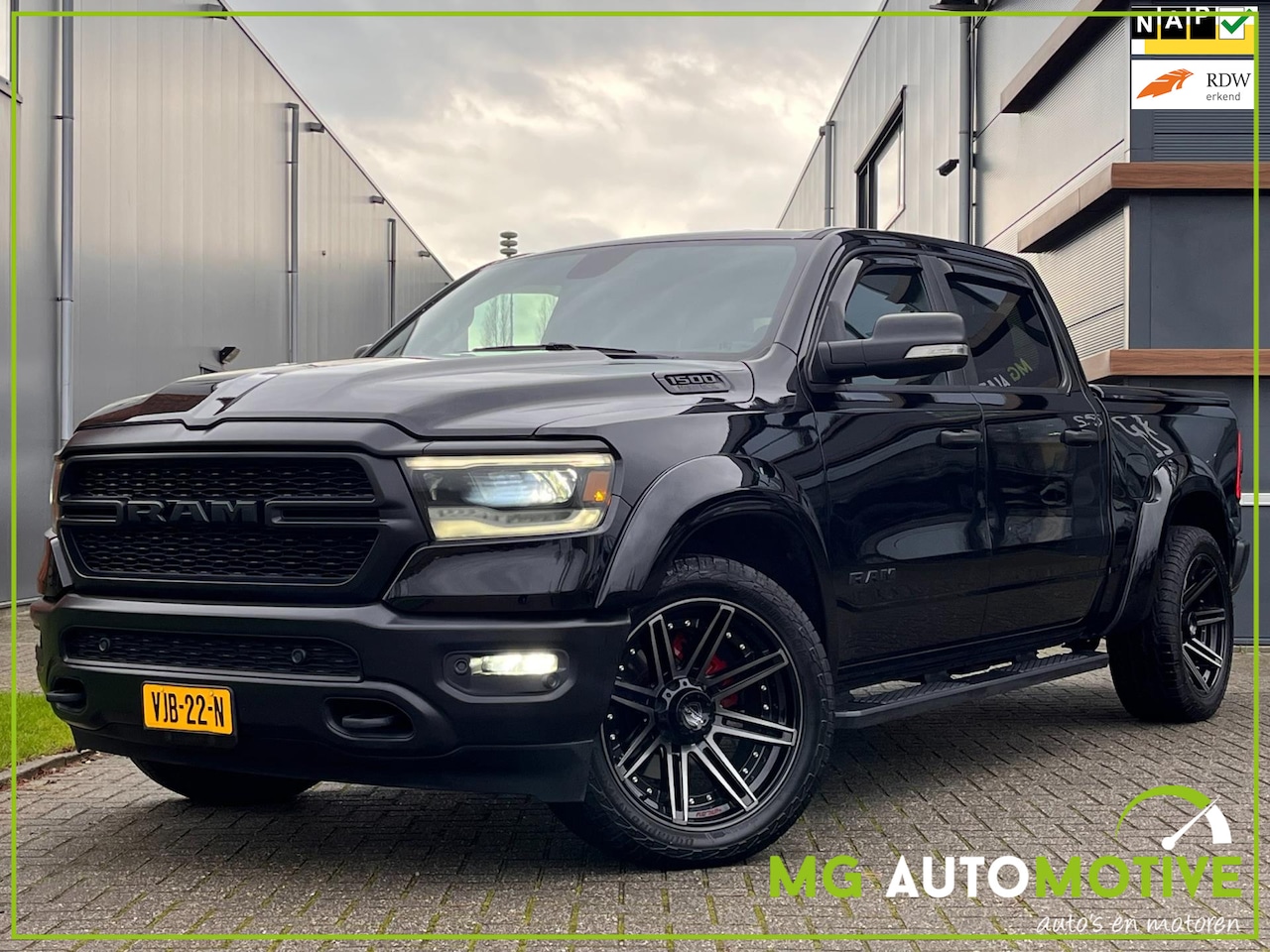 Dodge Ram 1500 - 5.7 V8 4x4 Crew Cab Big Horn Widebody Wide body | 22 inch | Guerrilla Bypass - AutoWereld.nl