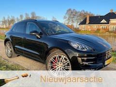 Porsche Macan - 3.6 Turbo 400 PK Sport Chrono / Pano / Alcantara hemel Nieuwstaat