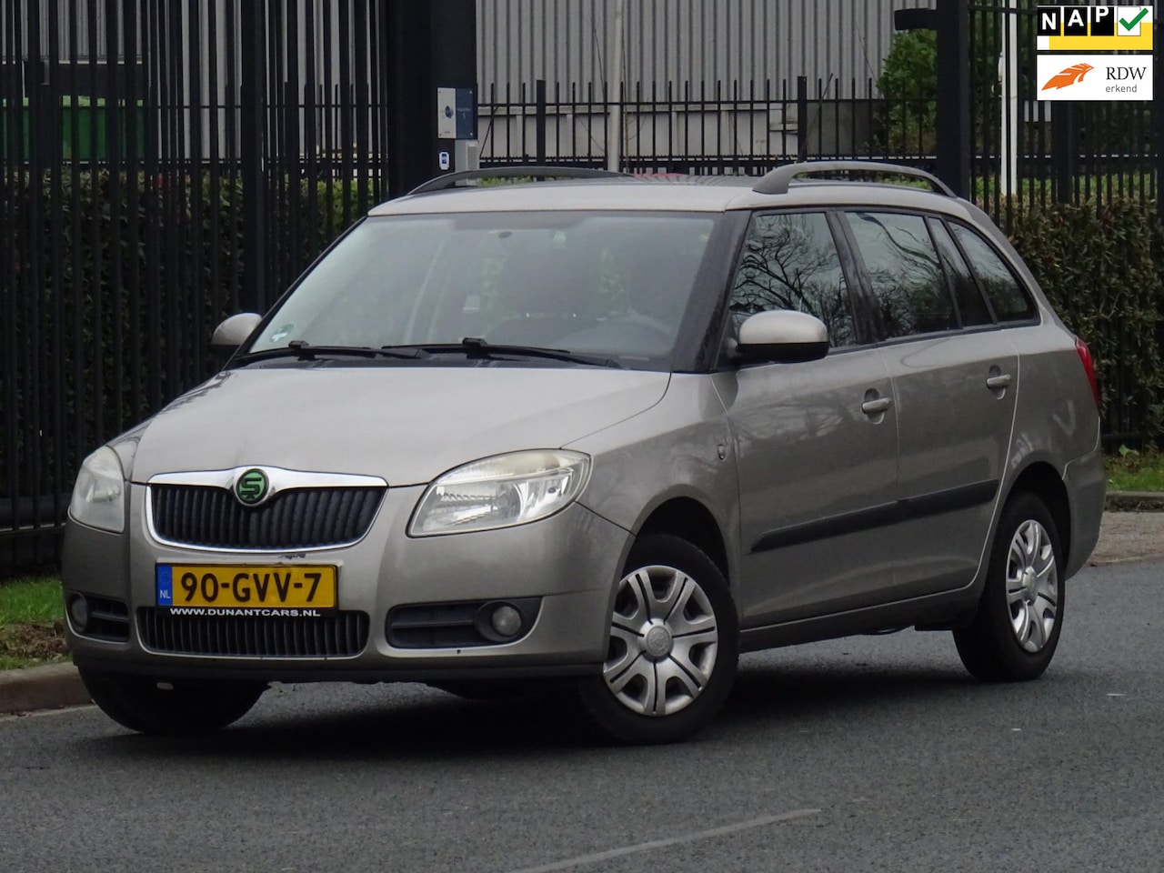 Skoda Fabia Combi - 1.6-16V Ambiente AUTOMAAT NAP/AIRCO/CRUISE - AutoWereld.nl