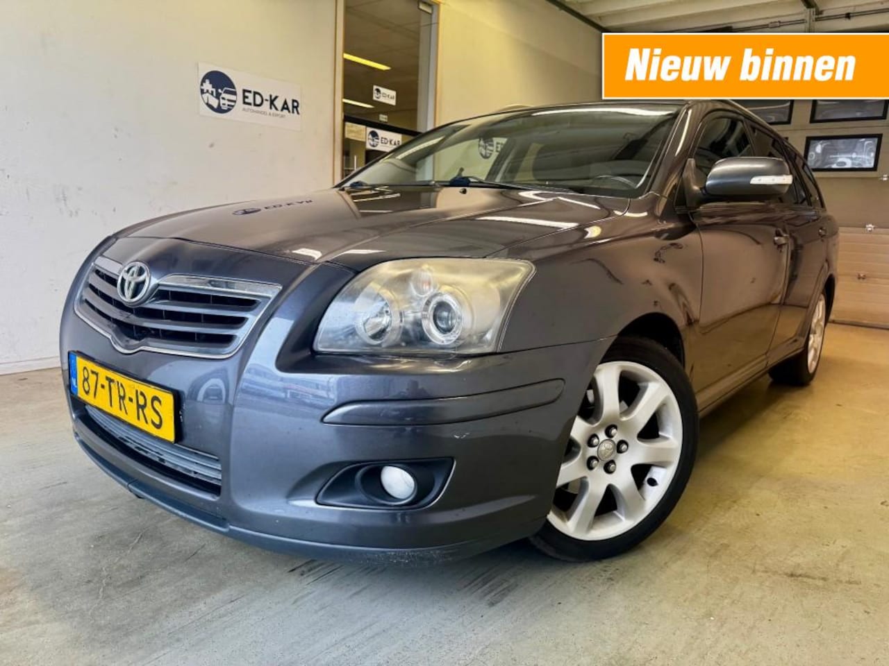 Toyota Avensis - 2.0 VVTi Executive AUT LEER NETTE AUTO NAP APK 1-2026 - AutoWereld.nl