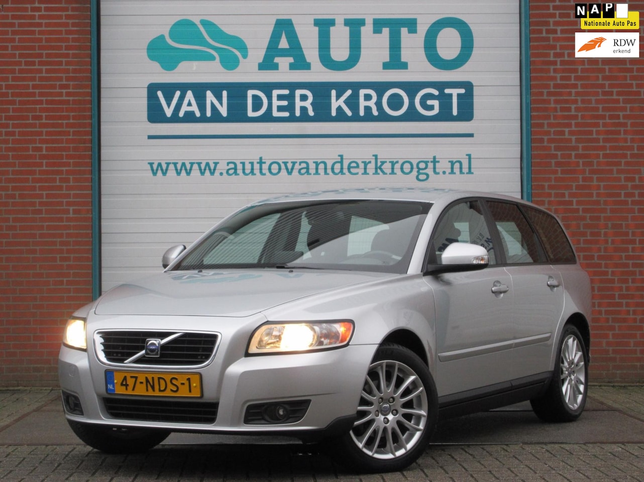 Volvo V50 - 2.0 Sport 2.0 Sport, Navi, LM, Dealer auto, Lage km, APK 10-25 - AutoWereld.nl