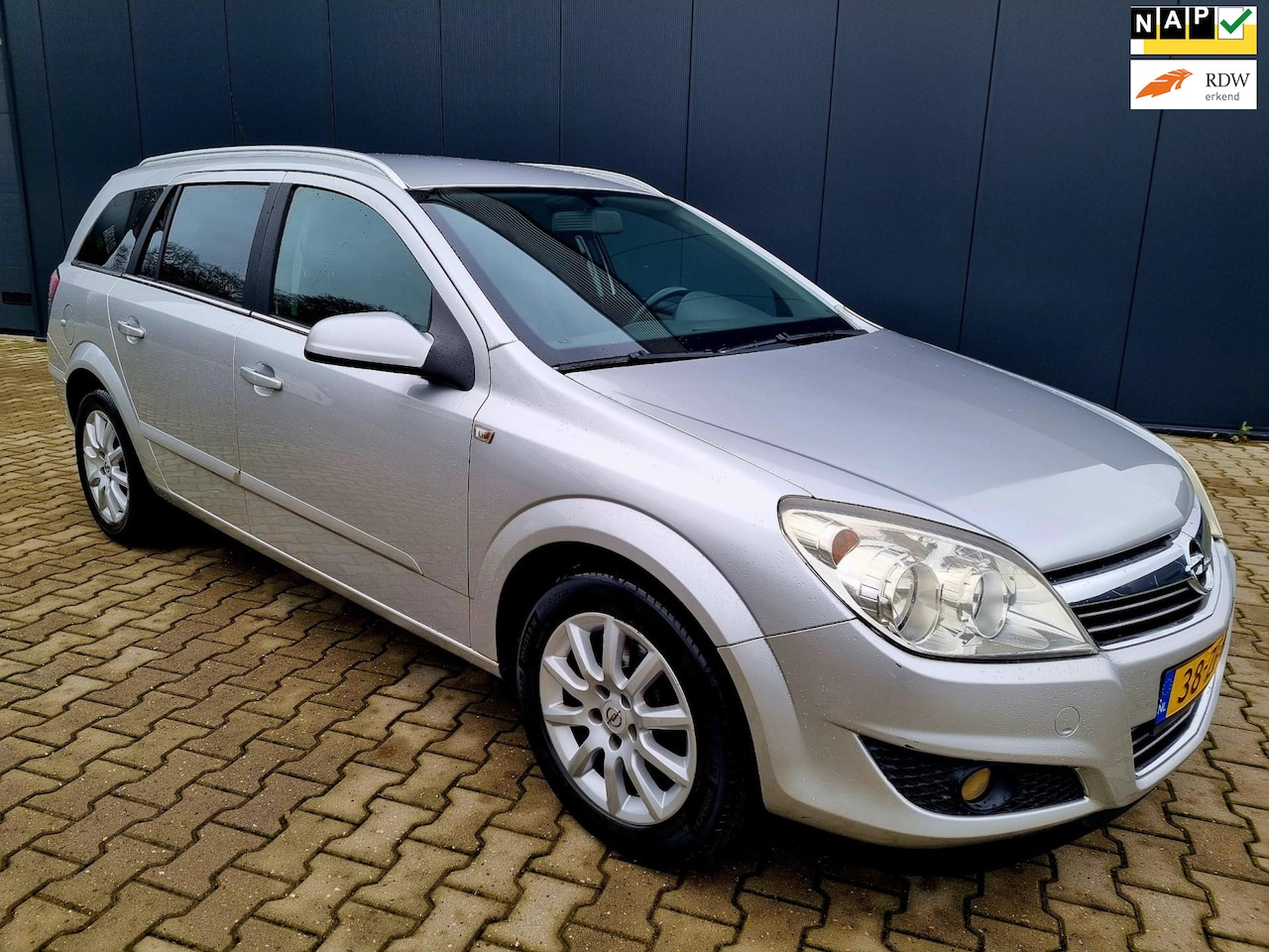 Opel Astra Wagon - 1.6 Executive | Airco | Leder | Navi - AutoWereld.nl