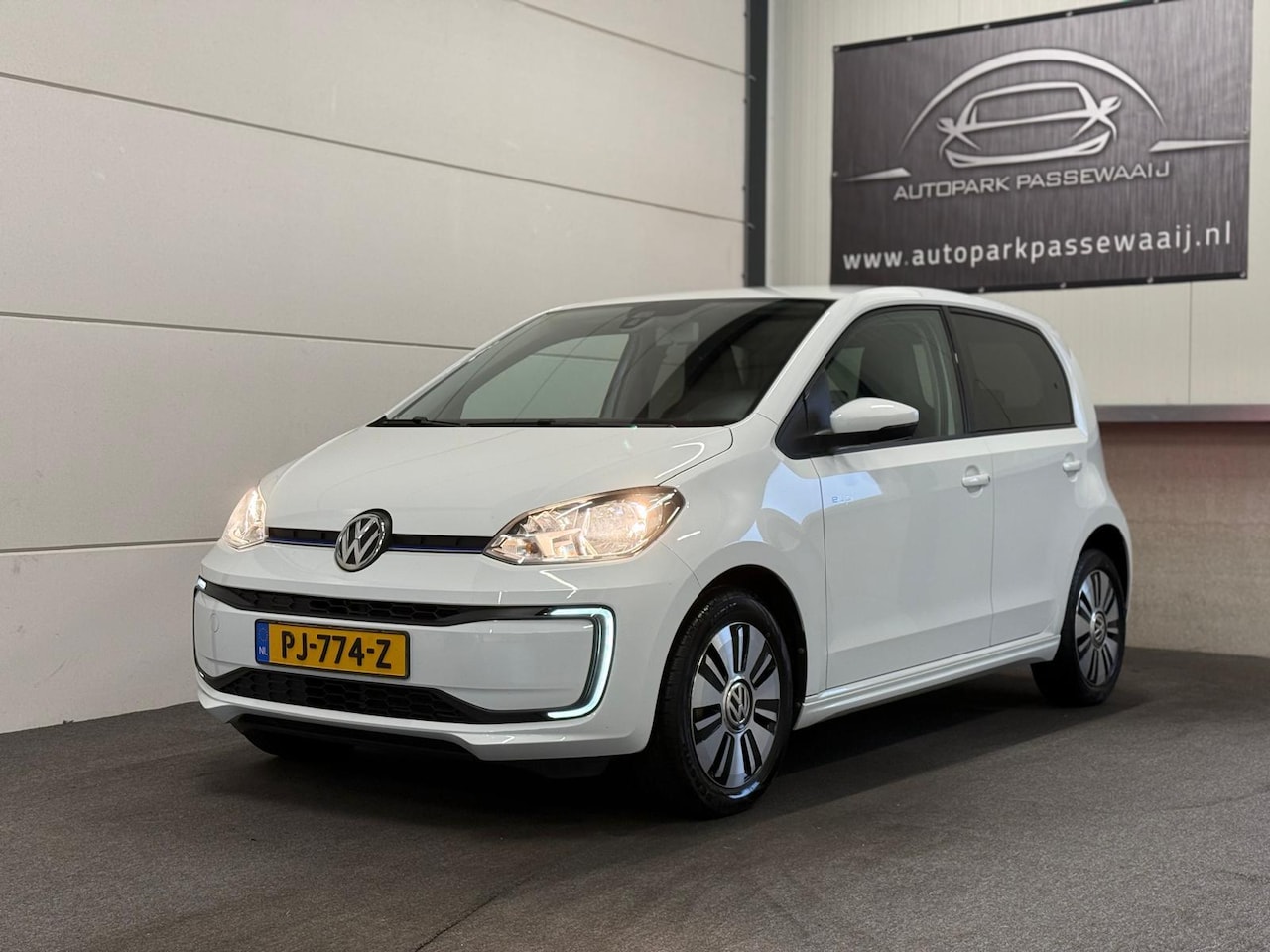 Volkswagen e-Up! - Facelift, Cruise Control, Achteruitrijcamera, Parkeersensoren, Stoelverwarming, LED, Sfeer - AutoWereld.nl