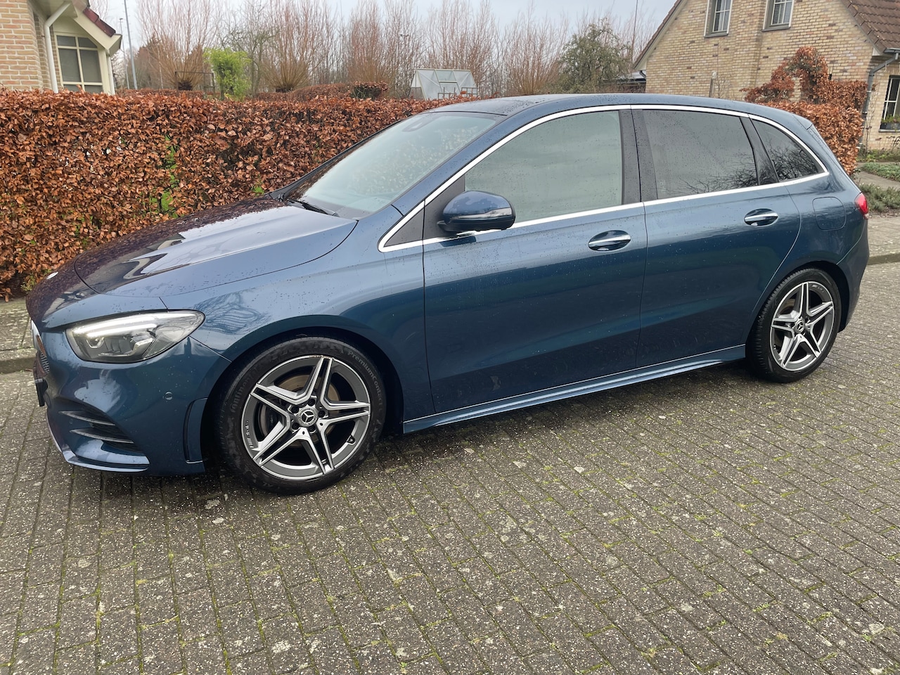 Mercedes-Benz B-klasse - 180 Premium Plus launch edition met AMG pakket en zeer veel opties - AutoWereld.nl