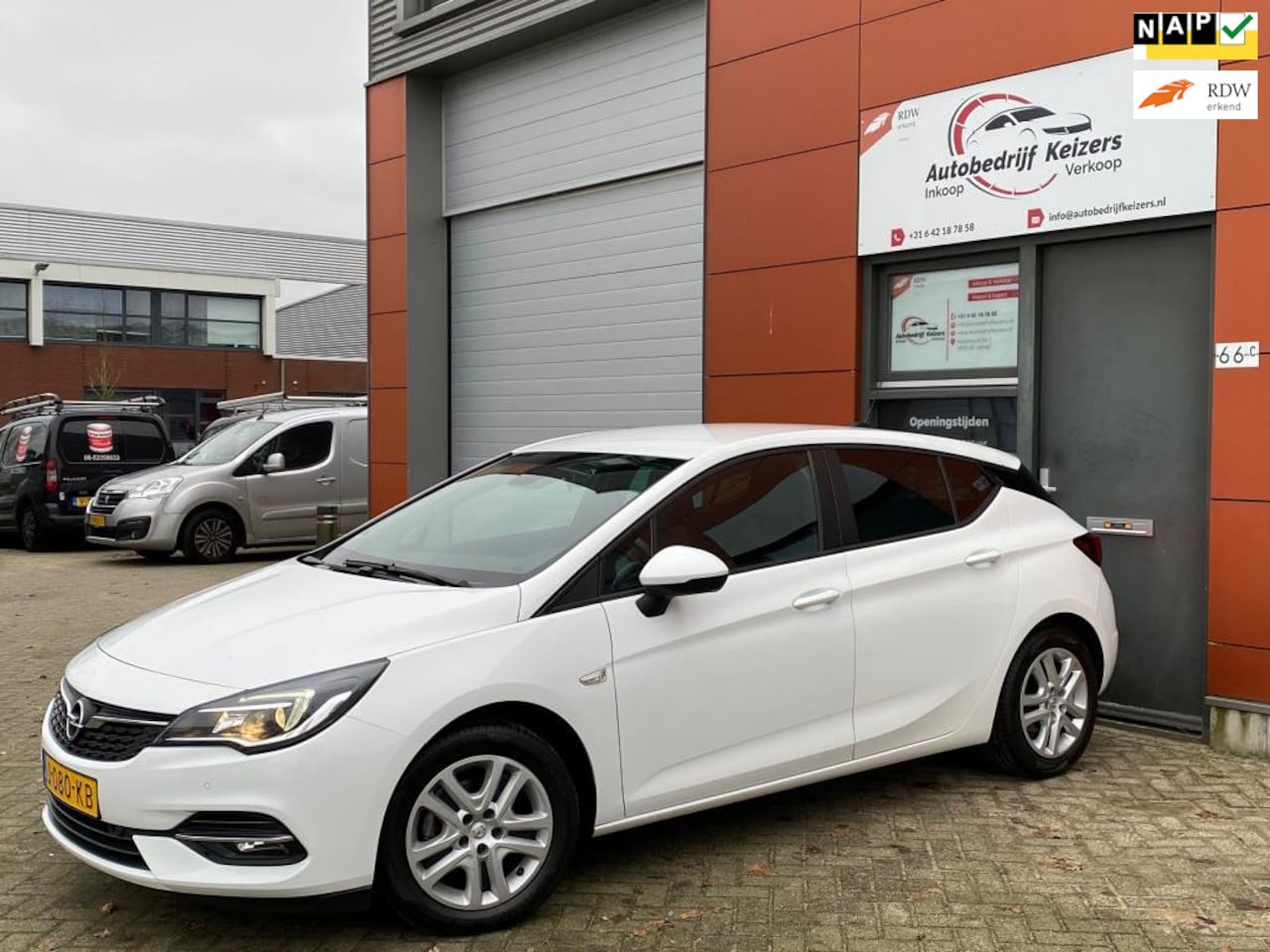 Opel Astra - 1.2 Business Executive NAP AIRCO NAVI PDC CRUISE - AutoWereld.nl