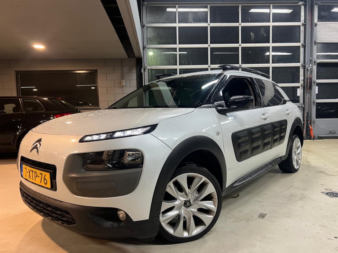 Citroën C4 Cactus - 1.6 e-HDi AUTOMAAT Navigatie|Camera Luxe Shine Editie - AutoWereld.nl