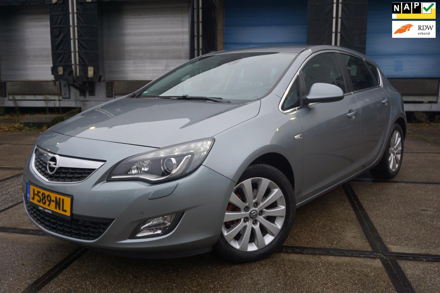 Opel Astra - 1.6 Turbo Cosmo *Automaat * Lm velgen * - AutoWereld.nl