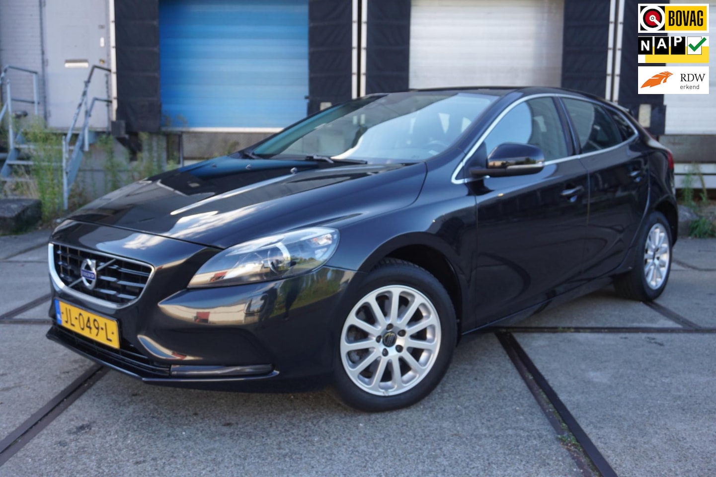 Volvo V40 - 2.0 T3 Momentum * Standkachel * 152 PK * Cruise * - AutoWereld.nl