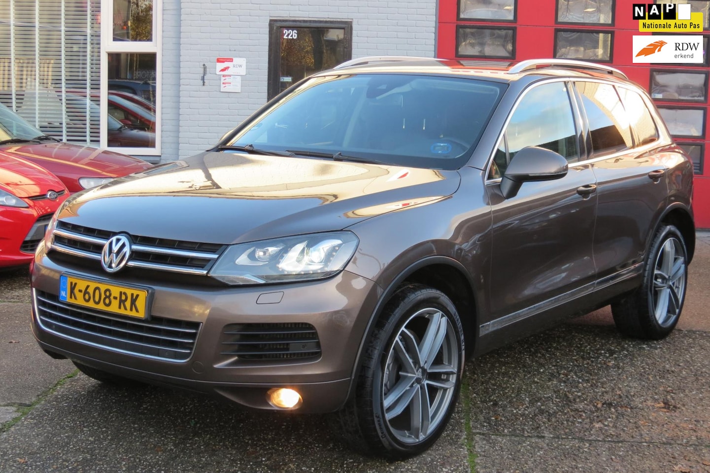 Volkswagen Touareg - 4.2 V8 TDI 4.2 V8 TDI, 340PK ,21 INCH ,4x4 - AutoWereld.nl