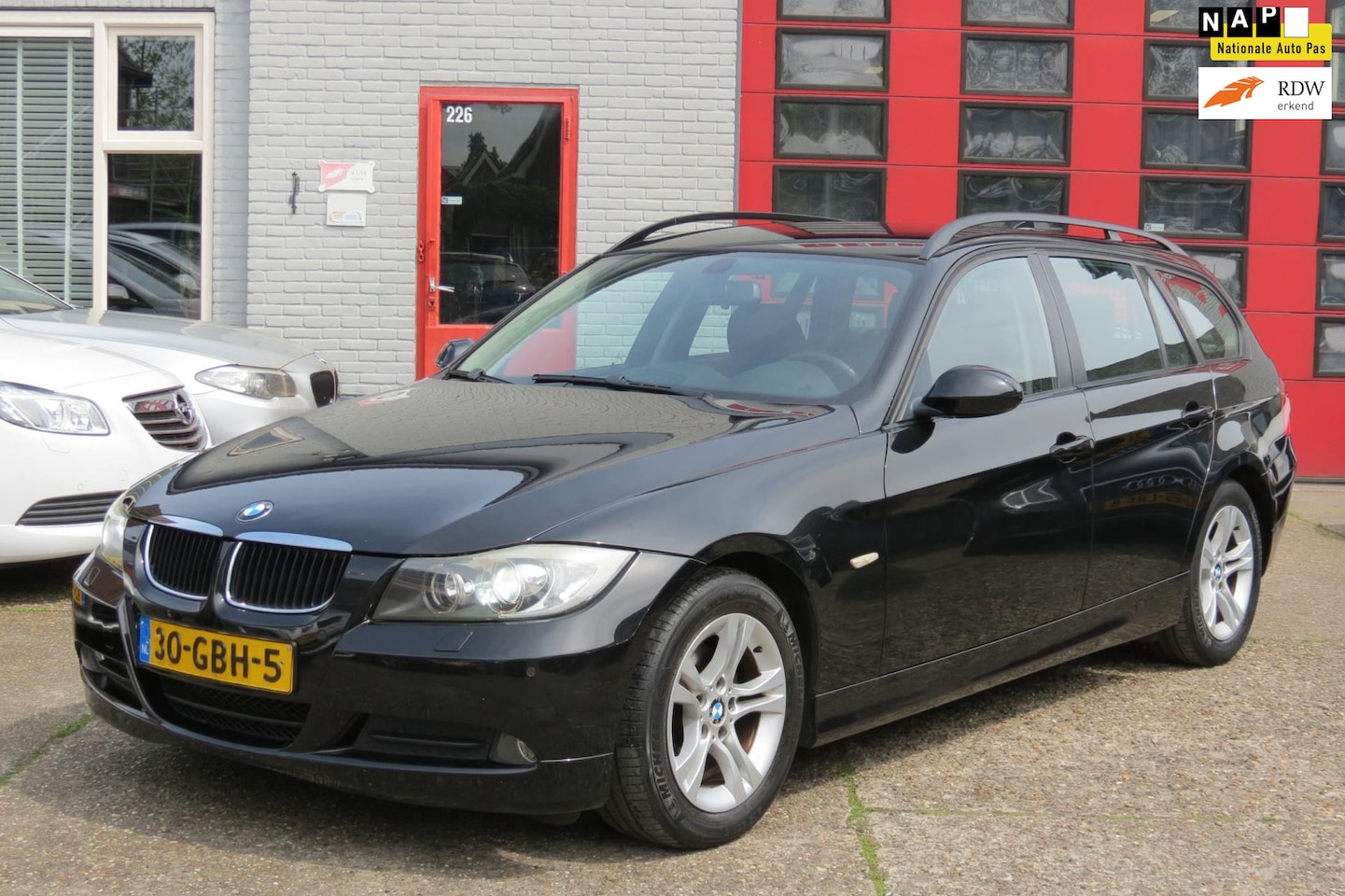 BMW 3-serie Touring - 318i Business Line 318i Business Line , NAVI, XENON, ,LM VELG - AutoWereld.nl