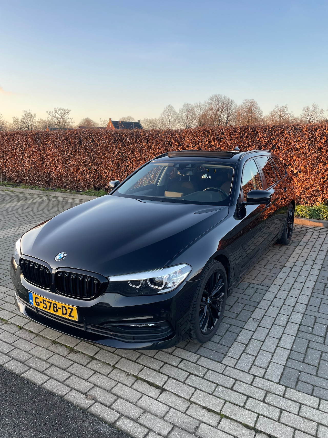 BMW 5-serie Touring - 520i Executive Edition BMW 520i Touring M performance| Modeljaar 2020| Black Pack| Panoramadak| Dealeronderhouden - AutoWereld.nl