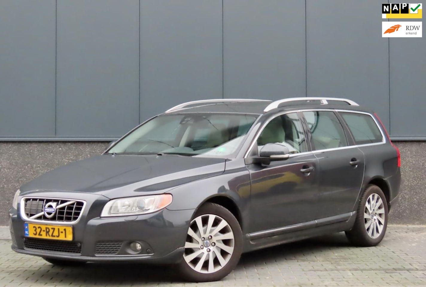 Volvo V70 - 1.6 T4 Limited Edition 1.6 T4 Limited Edition - AutoWereld.nl