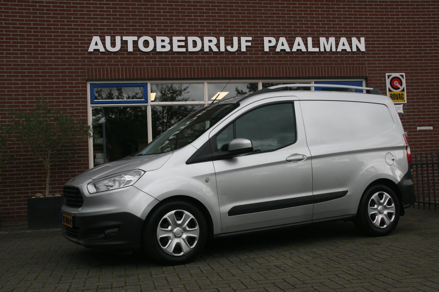 Ford Transit Courier - 1.5 TDCI Trend | parkeersensoren | navigatie - AutoWereld.nl