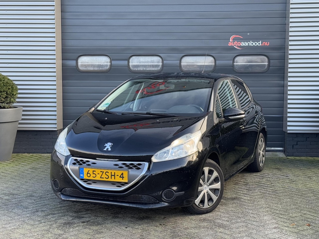 Peugeot 208 - 1.4 e-HDi Active | Navigatie | Cruise Control | Parkeersensoren | Airco | Privacy Glass | - AutoWereld.nl