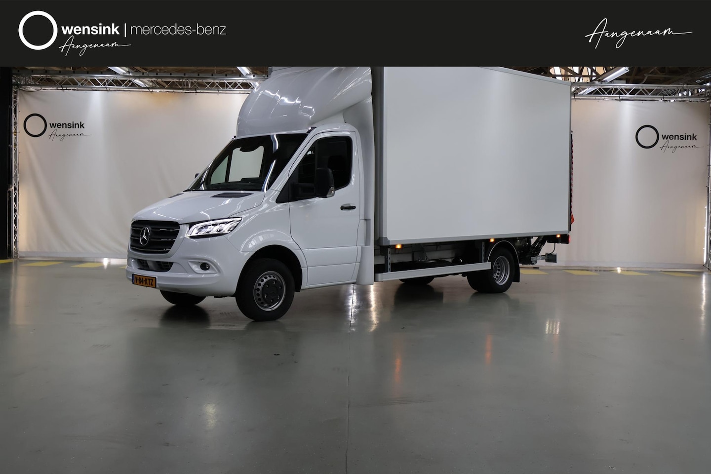 Mercedes-Benz Sprinter - 519 CDI Bakwagen met DHollandia Laadklep | Zijdeur | NIEUW! | MBUX 10" | 3500KG AHW Trekha - AutoWereld.nl