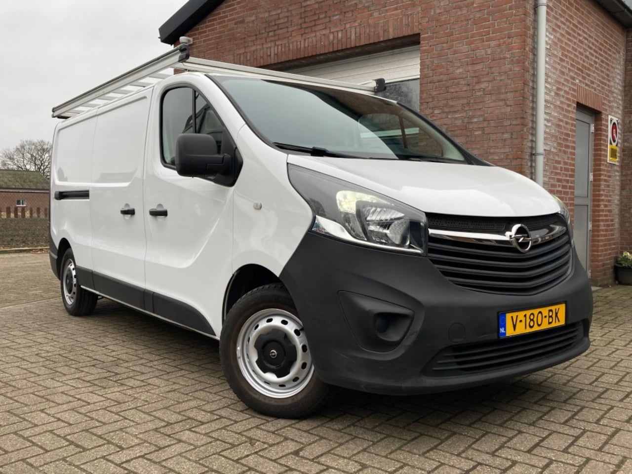 Opel Vivaro - L2H1, trekhaak, imperiaal - AutoWereld.nl